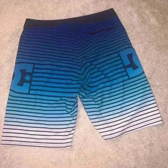 NWOT DC ombré board shorts 36 - Picture 4 of 6